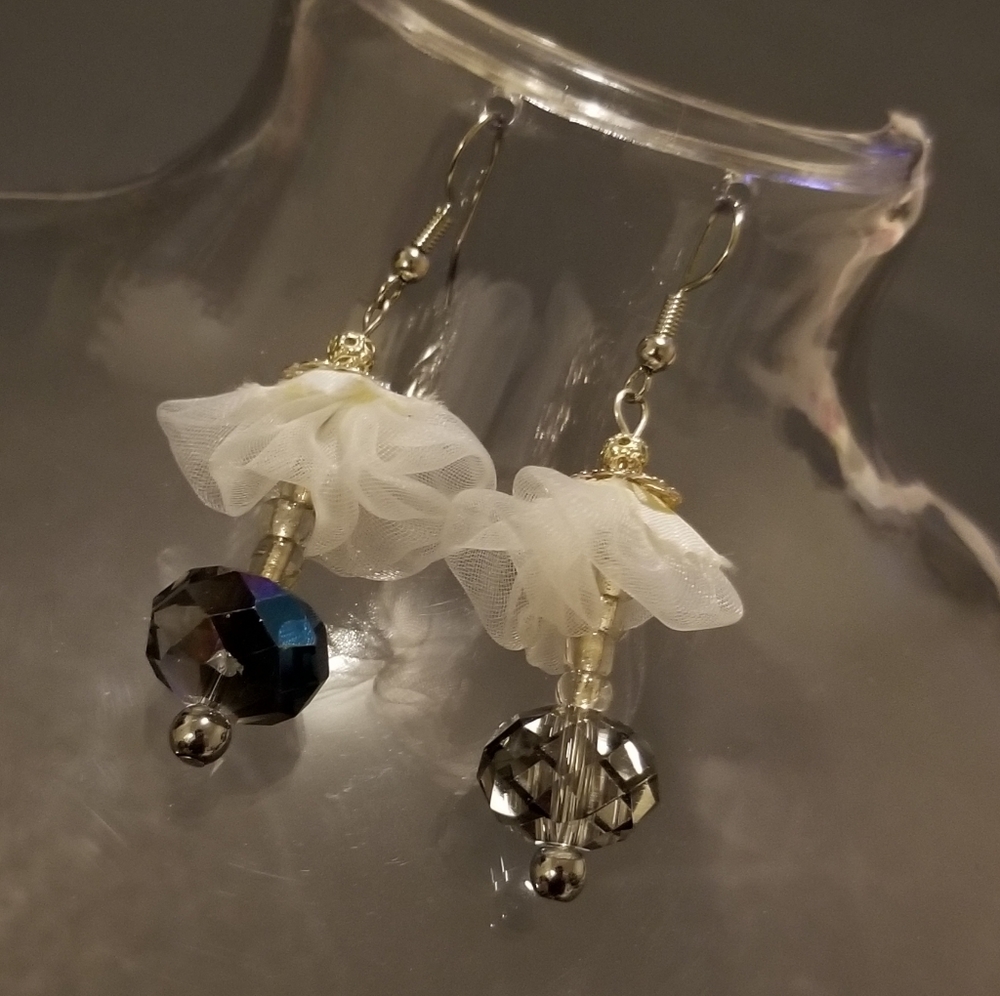 Beaded blue white flower earrings